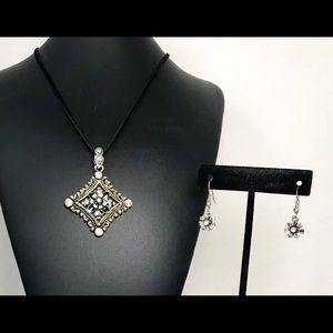Be Jeweled Silver Leather Necklace Earring Set